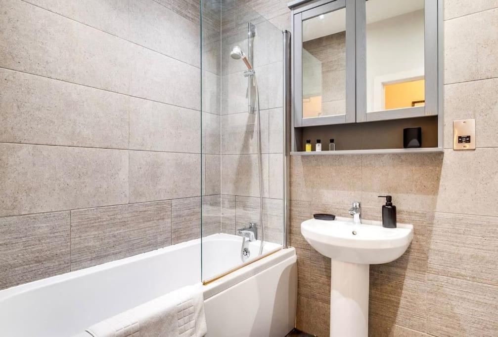 Giant Savings On Long Stays B1 Living, Enquire Now Birmingham Exterior foto